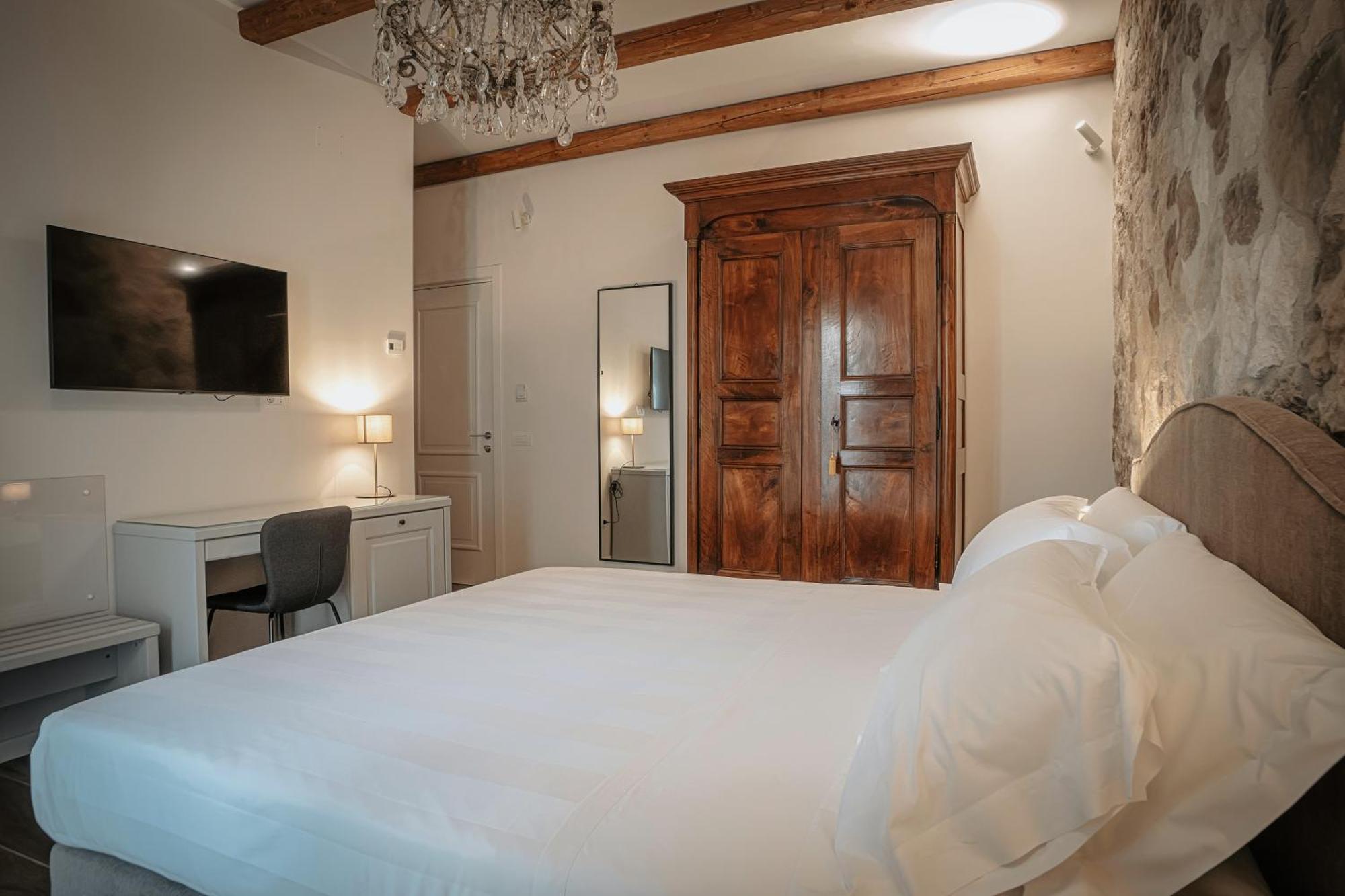 Dimora Lombardi Hotel Matera Bagian luar foto
